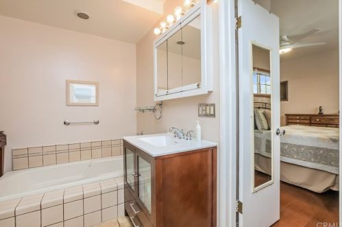 575 27th St, Manhattan Beach CA  90266-2209 exterior
