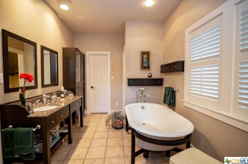 6 Cotswold Ln, Victoria TX  77904-1680 exterior