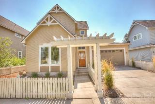 20121 Cumulus Ln, Bend, OR 97702-2385