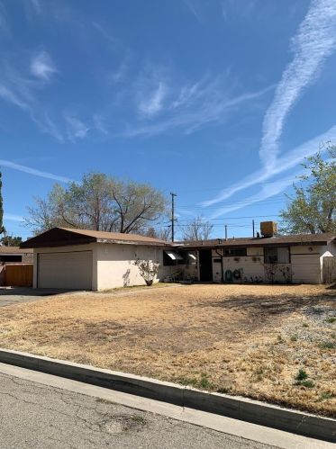 2026 Lingard St, Lancaster, CA 93536-6512