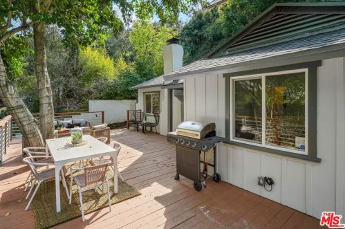 3985 Alta Mesa Dr, North Hollywood CA  91604-4010 exterior