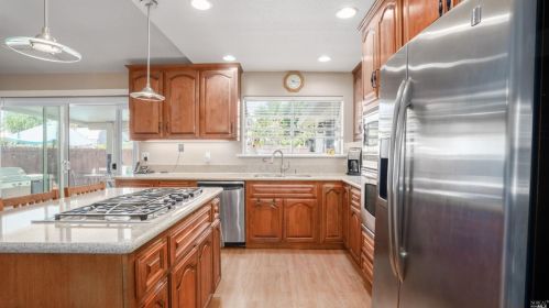 754 Tulare, Vacaville CA  95687-6250 exterior