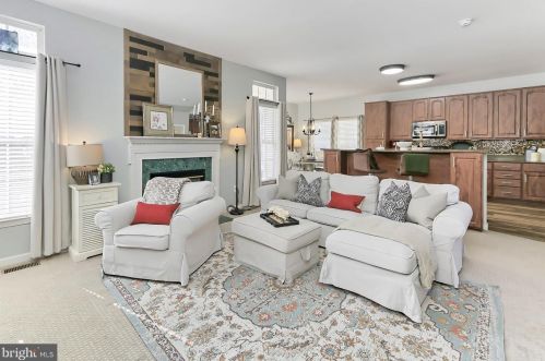 6012 Abernethy Ln, Gainesville VA 20155-4505 exterior