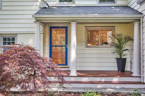 18 Silver Brook Rd, Westport CT  06880-1523 exterior
