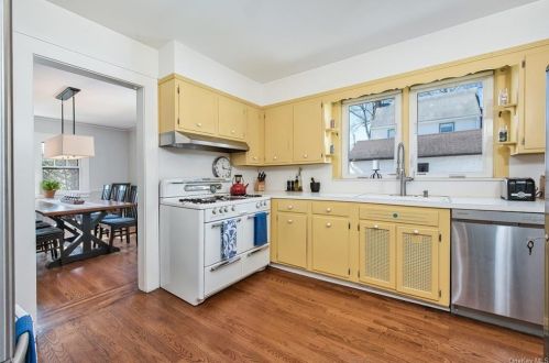 390 Lexington Ave, White Plains NY  10606-2501 exterior