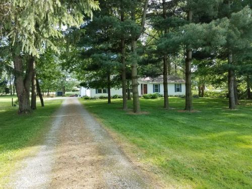 10619 Five Points Rd, Riceland, OH 44667-9725