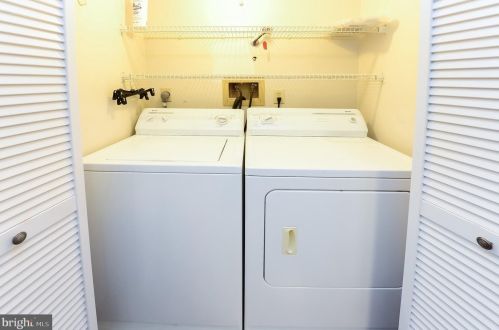 502 Essex Ct, West Deptford NJ  08051-2027 exterior