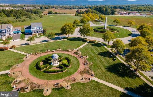 179 Colonial Dr, Charles Town WV  25414-4498 exterior