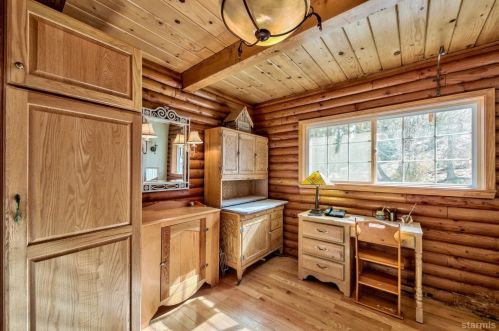 1860 F St, South Lake Tahoe CA  96150-3630 exterior