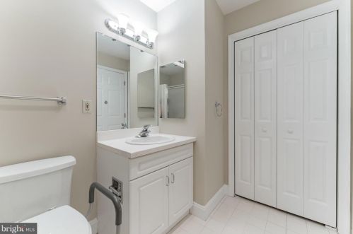 2332 Windrow Dr, Princeton NJ  08540-5019 exterior