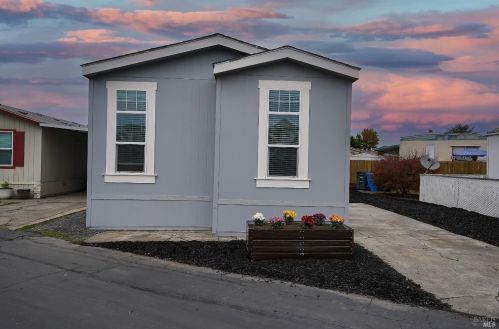 121 Coachman Ln, Santa Rosa, CA 95404-6303