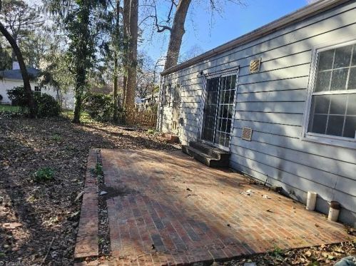 1521 Colonial Ave, Greensboro NC  27408-4907 exterior