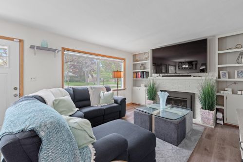 7322 Navajo Rd, Milwaukee, WI 53217-3460