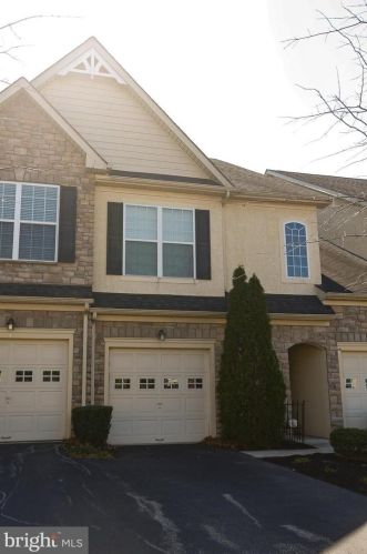 8 Jefferson Crossing Blvd, Norristown, PA 19401-1882