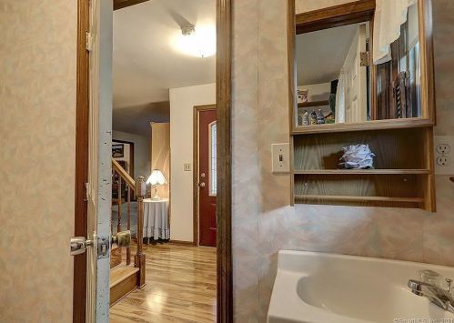 22 Harvest Ln, Milford CT  06461-1705 exterior