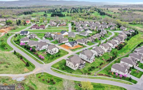 315 Lewis Washington Dr, Charles Town WV  25414-5666 exterior