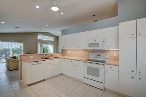 7038 Haviland Cir, Boynton Beach FL  33437-6472 exterior