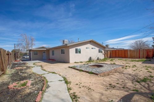15144 Las Piedras Dr, Victorville CA  92395-3628 exterior