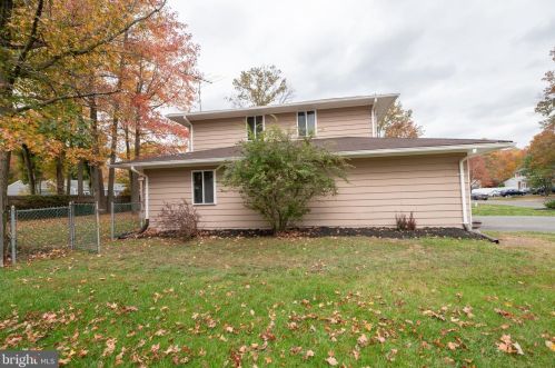 18 Manorhouse Dr, Trenton NJ  08638-1728 exterior