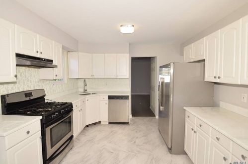 104 Penataquit Ave, Bayshore, NY 11706-8826