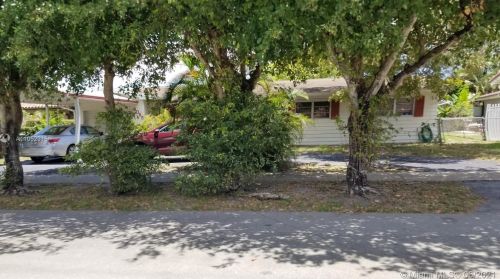 8065 18th Ave, Hialeah, FL 33014-3204