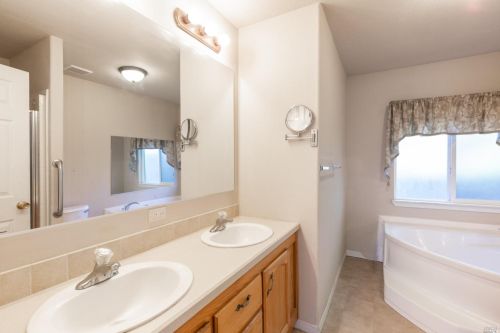 14 Ellie Dr, Santa Rosa CA  95403-1111 exterior