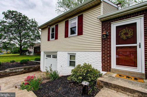 966 Mary Ellen Ln, Collegeville, PA 19426-4102