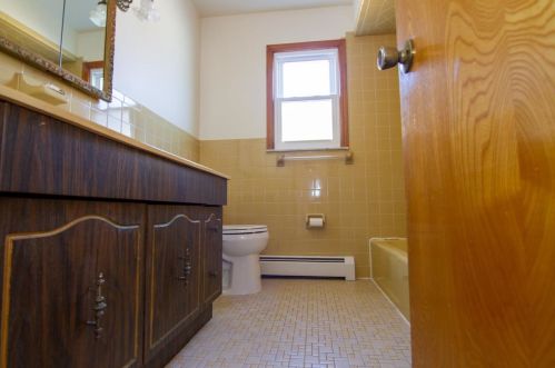 11 Gregg Ln, Bayonne NJ  07002-3706 exterior