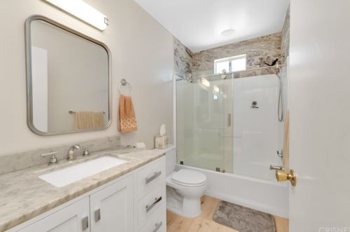 4646 Noble Ave, Van Nuys CA 91403-2013 exterior