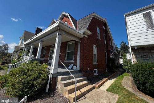 2446 Walnut St, Harrisburg, PA 17103-1749