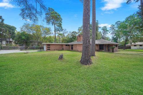 110 Woodsway St, Conroe, TX 77301-1323