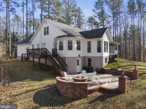 25 Countryside Dr, Fredericksburg VA  22406-4142 exterior