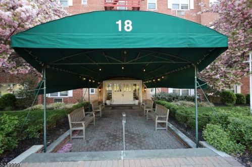 18 Springfield Ave, Cranford NJ  07016-2144 exterior