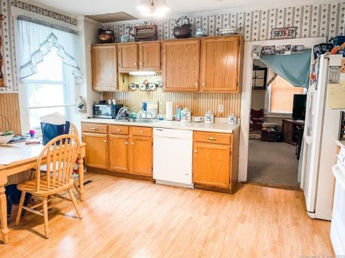 46 Grv St, Putnam CT  06260-2129 exterior