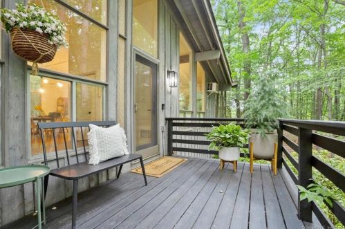 38 Laurel Ledge Ct, Stamford, CT 06903-1522
