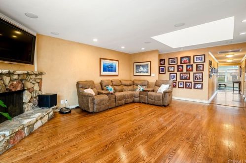 832 Stevely Ave, Long Beach CA 90808-4438 exterior