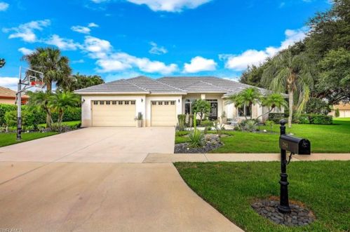 2142 Imperial Cir, Naples FL  34110-1037 exterior