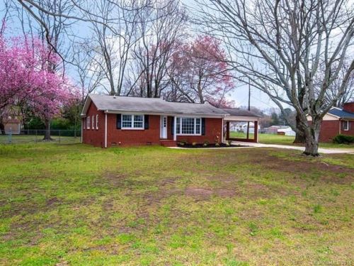 6309 Lakes Dr, Charlotte, NC 28215-2706