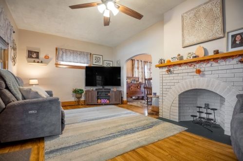 160 White Ave, Hermitage PA  16146-3082 exterior