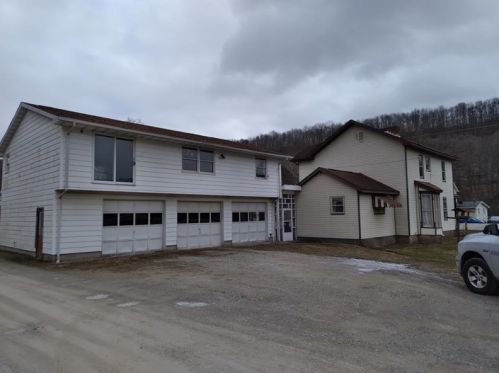 15682 Route 286 Hwy, Clarksburg, PA 15725-8118