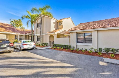 6532 170th Ter, Hialeah, FL 33015-4617