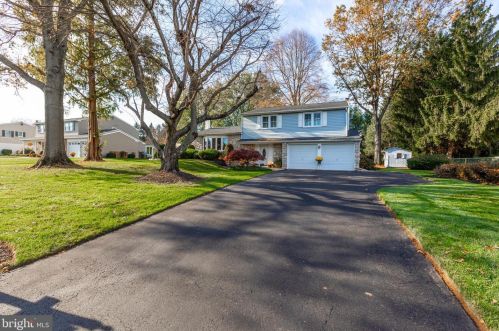 44 Sophia Dr, Southampton, PA 18966-1223