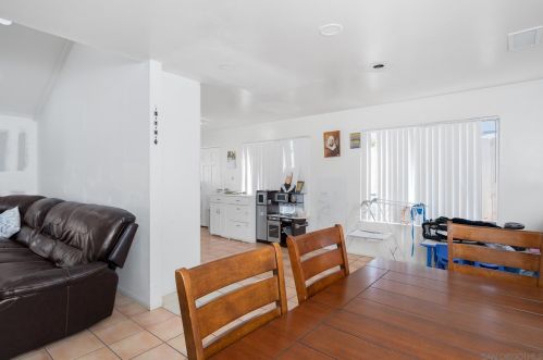 6342 Farley Dr, San Diego CA  92122-3025 exterior