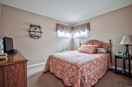 101 Cedar St, Hicksville NY  11801-3242 exterior