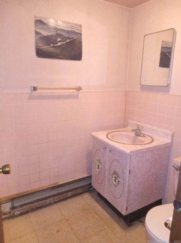 76 Treat Ave, Stamford CT  06906-1941 exterior