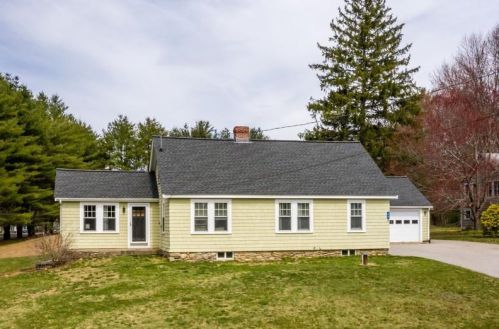 46 Whittier St, Newton, NH 03858-3526