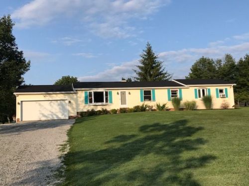 8530 Plank Rd, Montville, OH 44064-9796