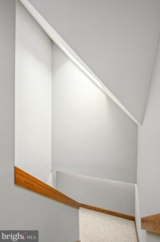 11103 Glade Dr, Herndon VA 20191-4707 exterior