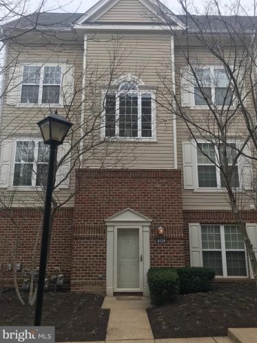 8129 Harper Valley Ln, Falls Church, VA 22042-1266