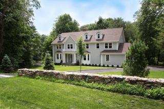 888 Riverbank Rd, Stamford, CT 06903-3115